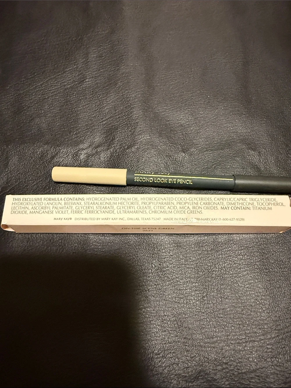 On The Scene Green Dual Mary Kay Second Look Eye Pencil